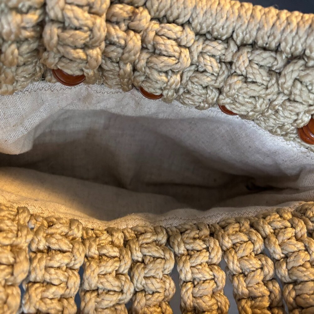 Vintage Handmade Cream/Tan Macramé Hobo Bag with Wooden Accents - Picture 4 of 5